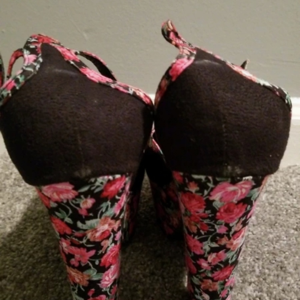 Platforms - Picture 2 of 5